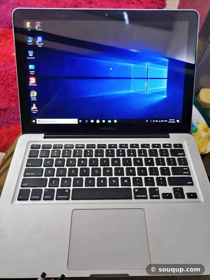 للبيع MacBook Pro 2011 مستعمل بحالة جيدة – ويندوز 10 ورام 8 جيجابايت